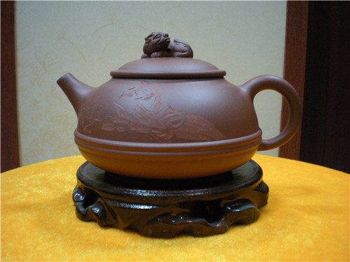 何忍群壺