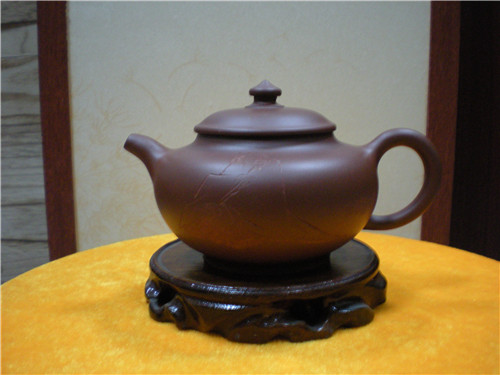 何忍群壺